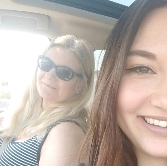 Meet your Posher, Katie - Picture 3 of 4